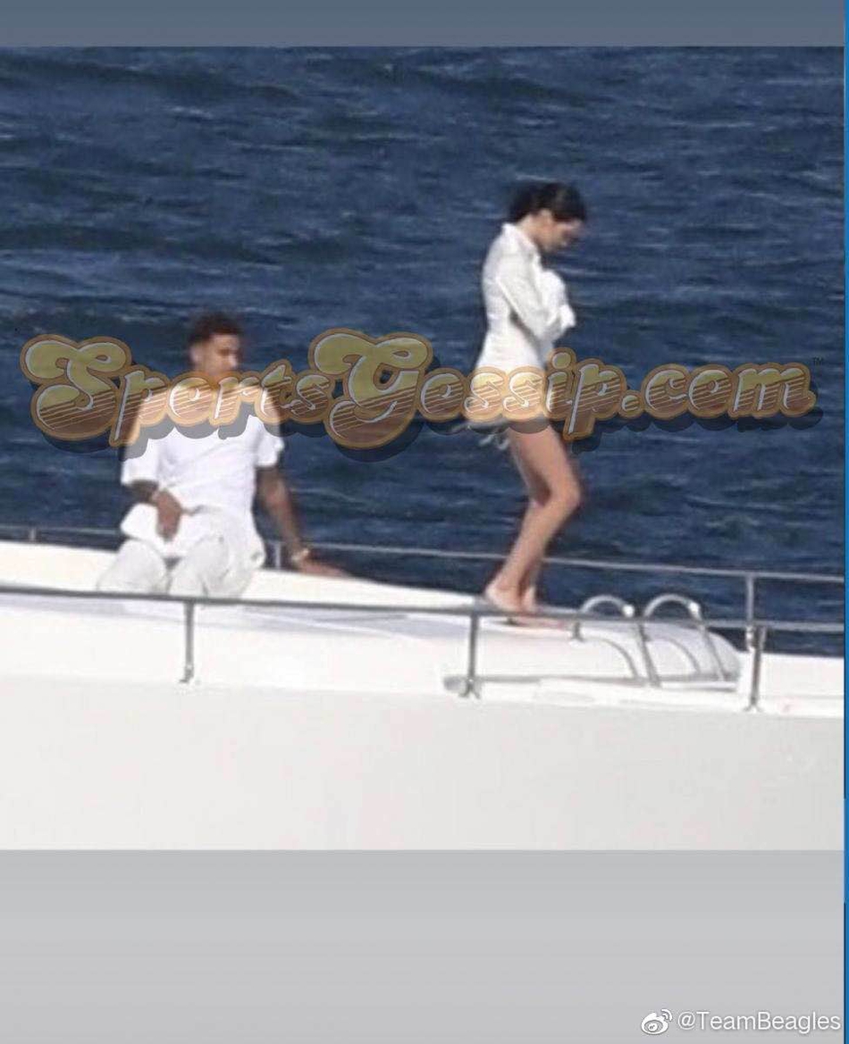 猛料!库兹马和詹娜拍拖?游艇上一起嗨玩 一周内两次同框