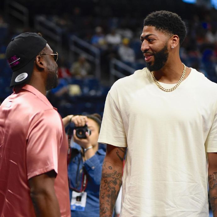 浓眉韦德同场观战WNBA！除了詹姆斯现任和前任 两人还有这关系