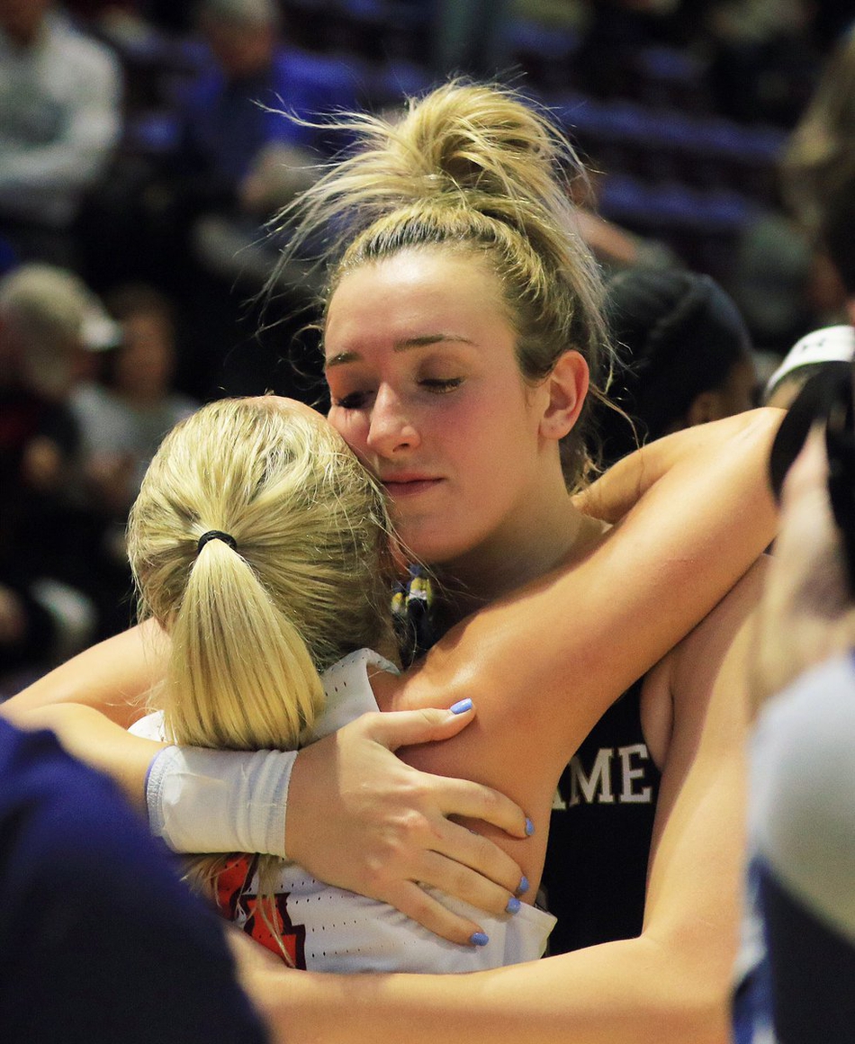 高甜预警！身材傲人的WNBA最甜小姐姐 射程恐怖的22岁洛杉矶分卫