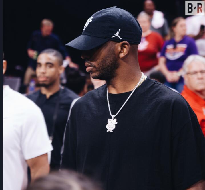 科比保罗现身WNBA全明星现场！科比还带着二女儿