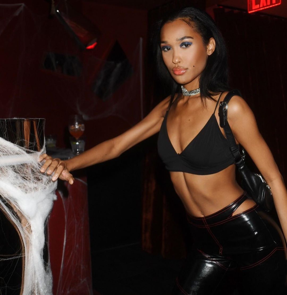 奥多姆大女儿晒性感照!22岁的她已长成大姑娘