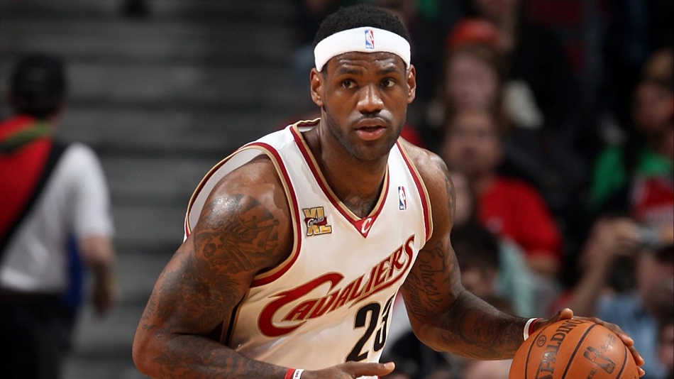 再次告别23号！詹姆斯改穿湖人6号！