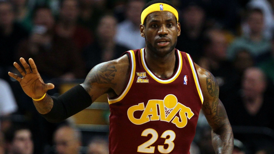 再次告别23号！詹姆斯改穿湖人6号！