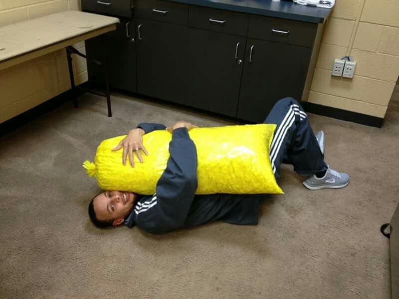 爆米花骨灰粉！库里真是不放过任何一个吃爆米花的机会啊