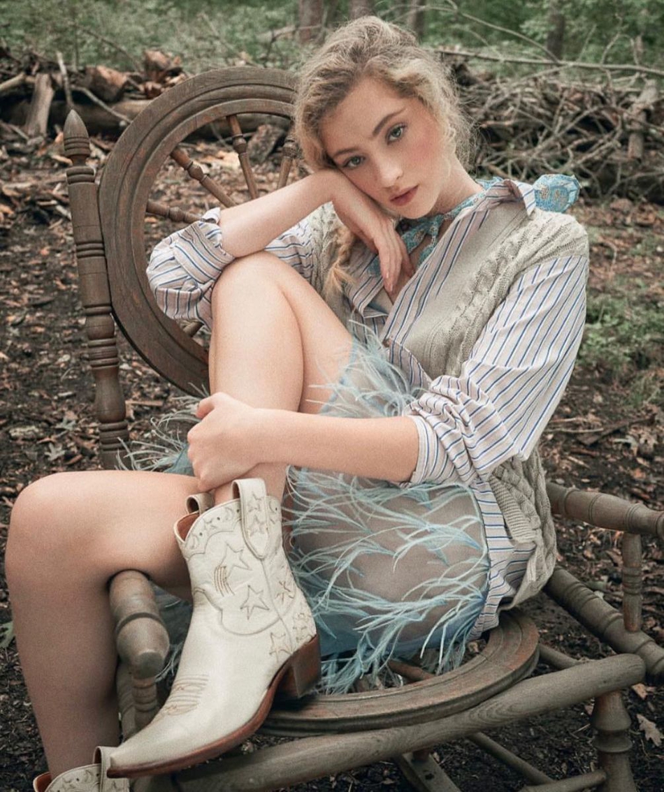 少男杀手！22岁篮网拉拉队美少女！经济学高材生！这笑容真的爱了