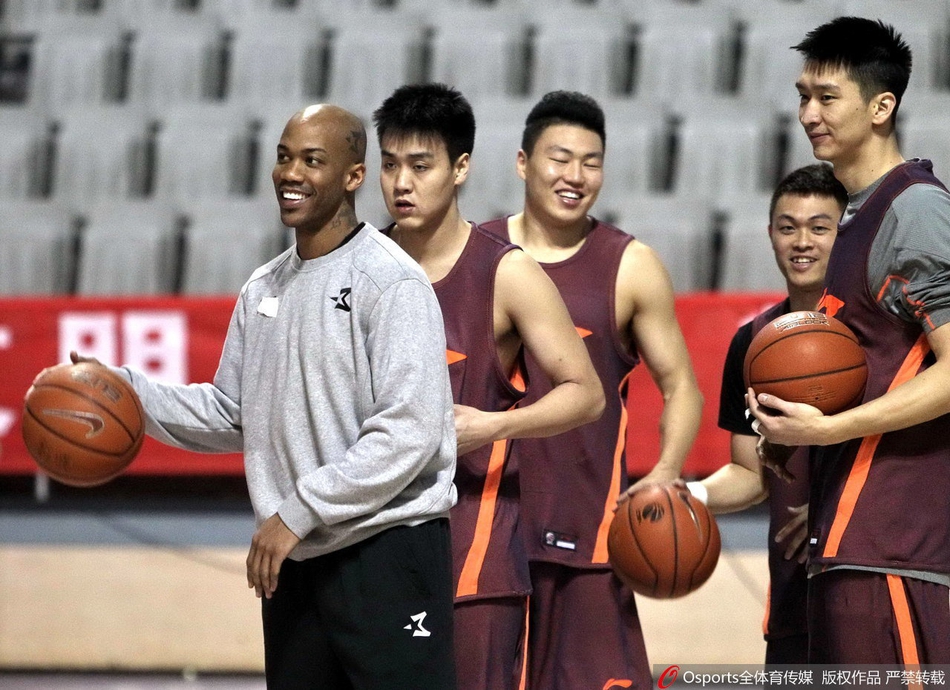 李根将与孙悦马布里重聚！回顾三人北京首钢时期合照