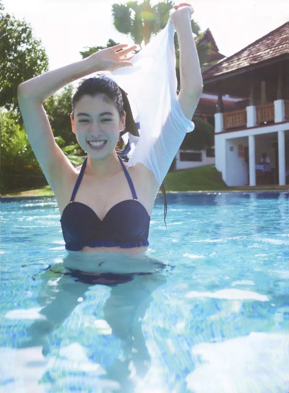 美爆了!起底周杰伦新歌MV女主角 23岁日本国宝级美少女