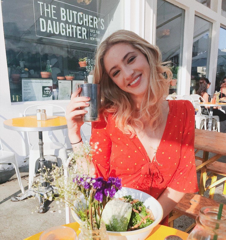 少男杀手！22岁篮网拉拉队美少女！经济学高材生！这笑容真的爱了