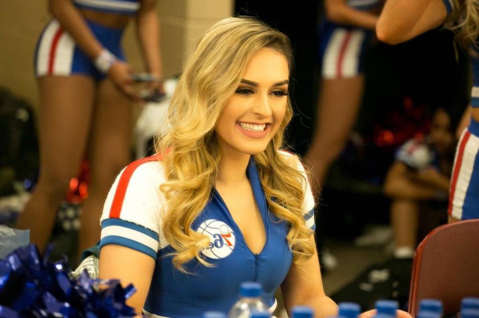 混血风！超美76人拉拉队小姐姐 甜美笑容看一眼就忘不掉