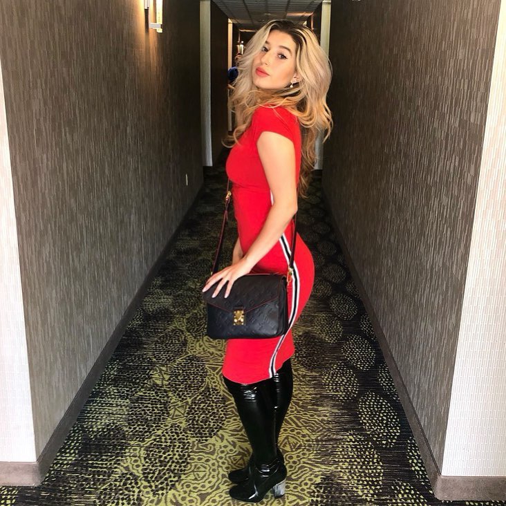 今日份小姐姐！身材爆表的快船拉拉队员 23岁的她还是个歌手