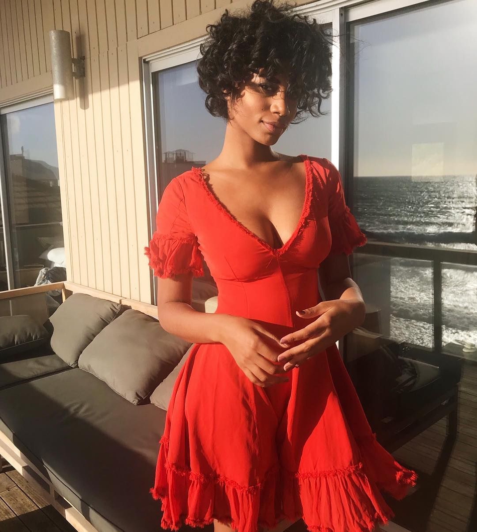 勇士FMVP又一段新恋情曝光 搭上颜值超高身材爆表的体育女主播