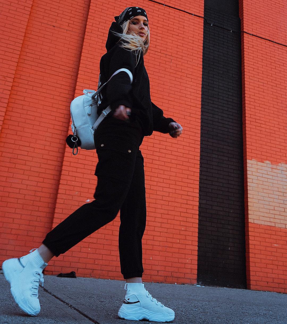 23岁超甜啦啦队小姐姐!爱好健身的拳击教练