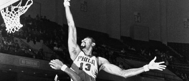 4、奥斯卡-罗伯特森单场37分15篮板16助攻