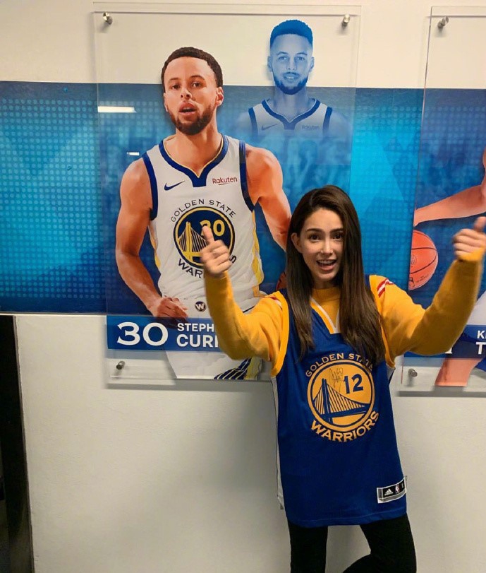 昆凌最新打球照片曝光！这身打扮也太帅了吧！