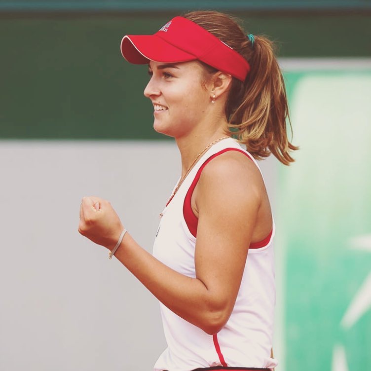 21岁网坛美少女身穿湖人球衣到斯台普斯观赛！这也太美了吧！