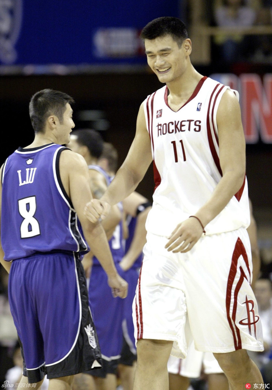 1、2004:刘炜家门口被戏弄