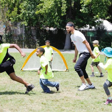 赞！库里夫妇投身公益 成立基金会帮助奥克兰儿童成长