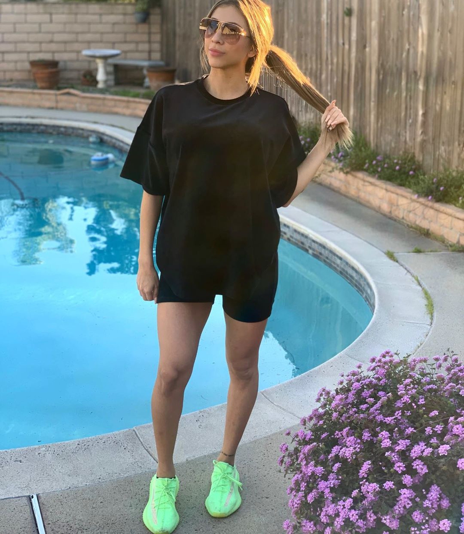 完美身材！球哥前女友当妈后性感依旧！看完后才懂我与那曹贼何异