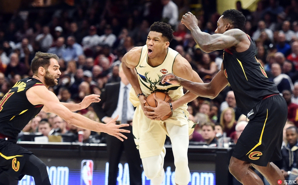 9.40岁回希腊联赛打球