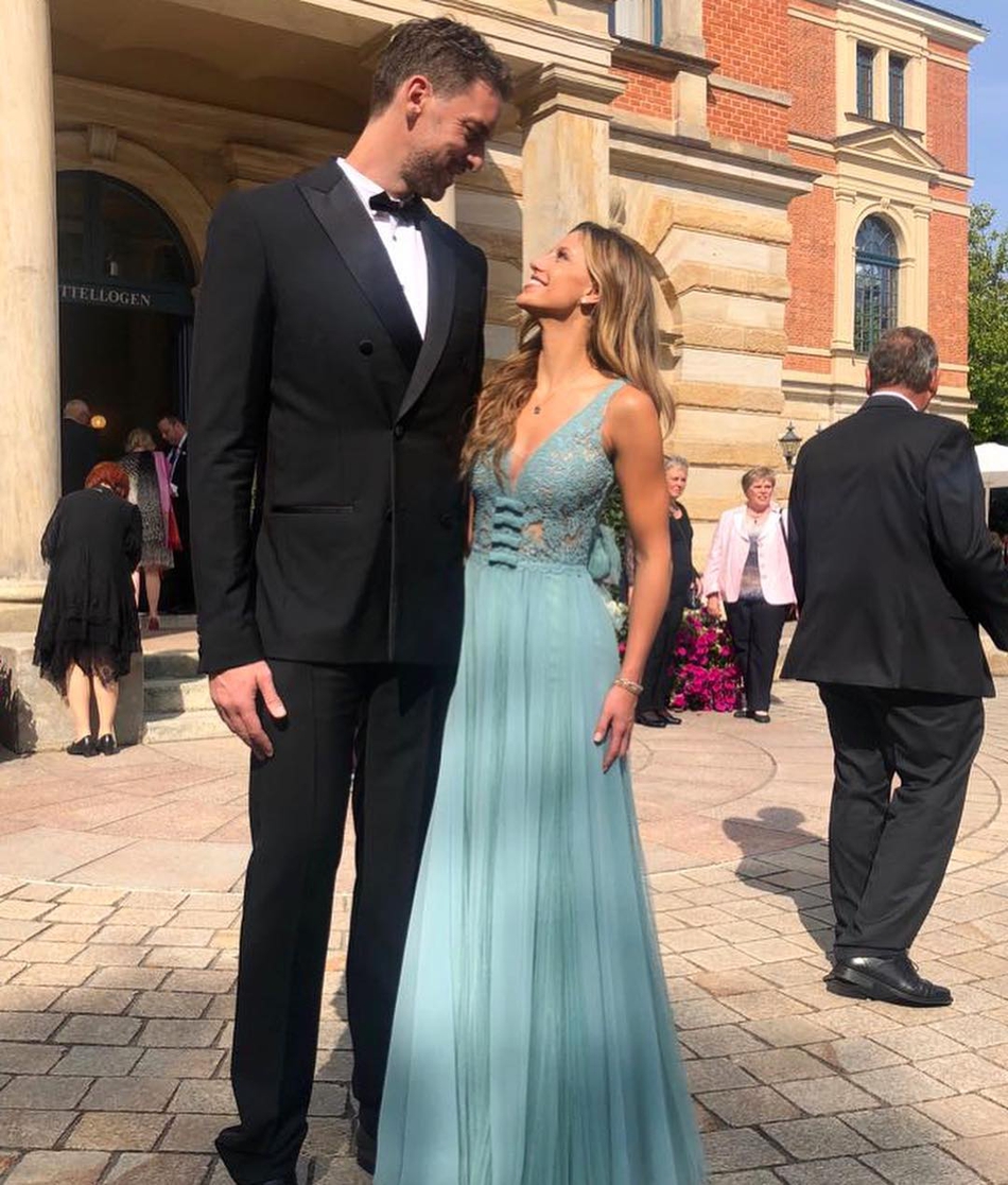 酸了酸了！加索尔夫妇狂撒狗粮 嫂子这身材是真的棒