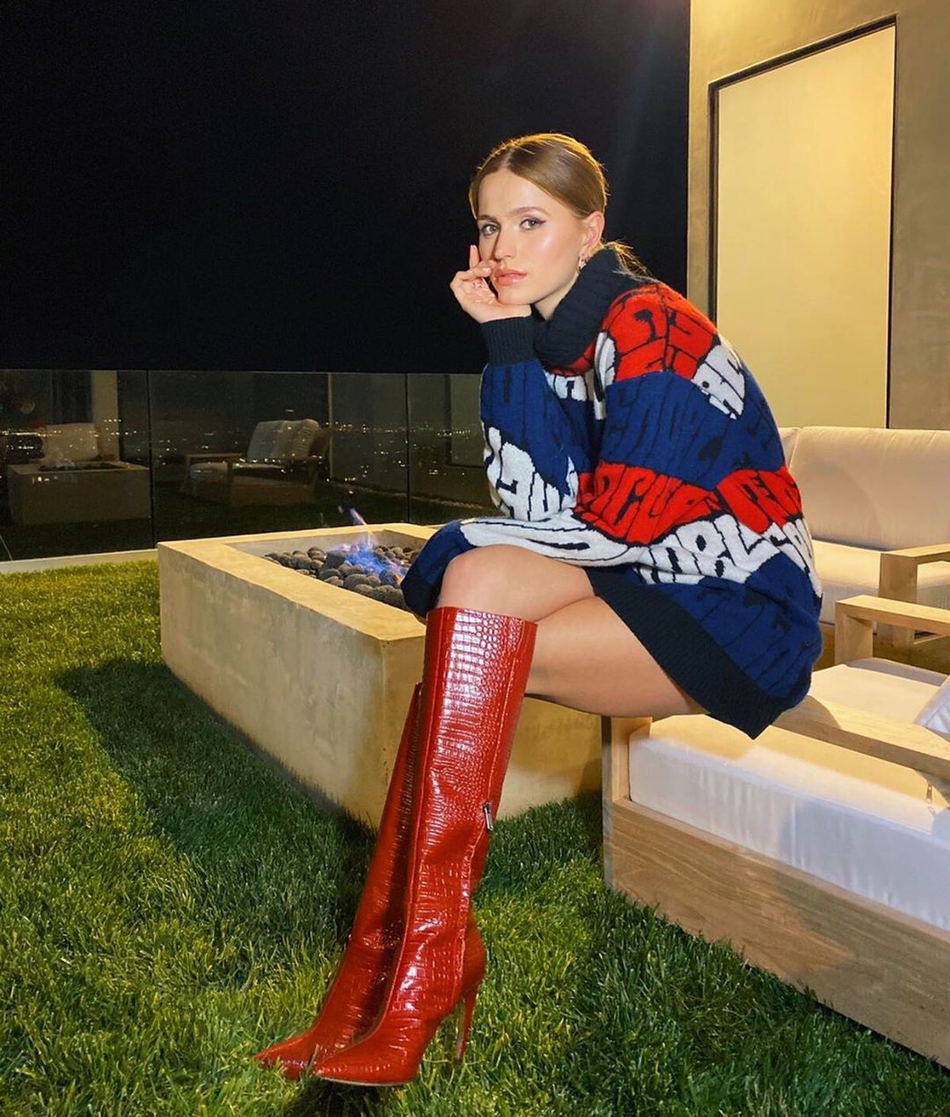 点赞狂魔杜兰特又下手了!点赞雄鹿老板女儿清纯美照