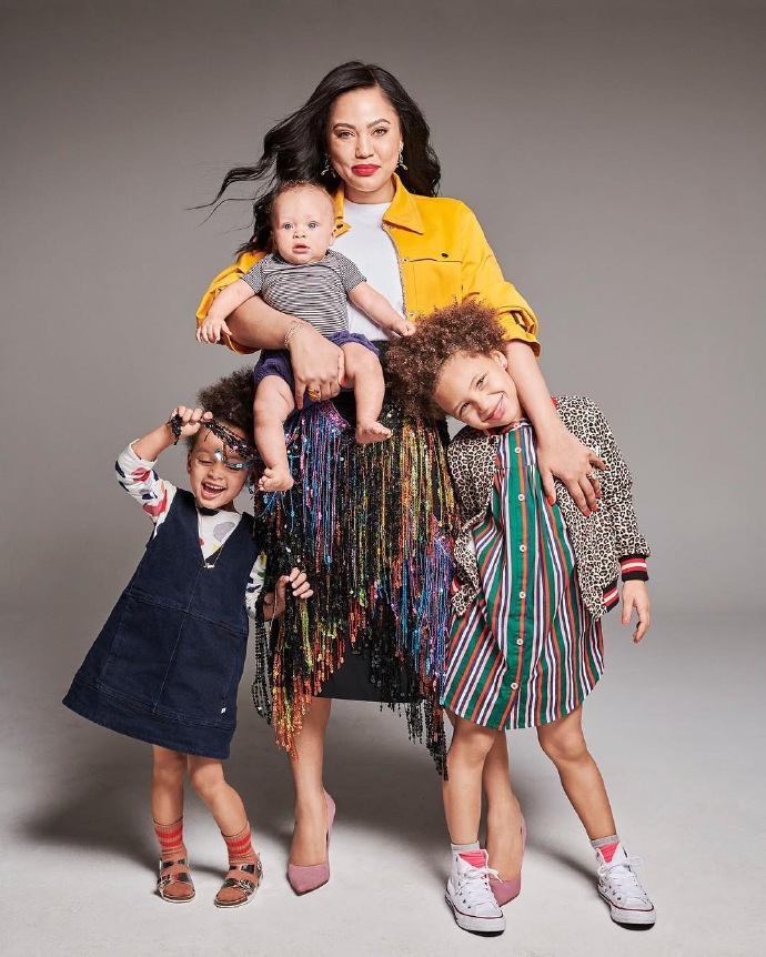 库里一家拍摄杂志封面 五口之家也太幸福了吧