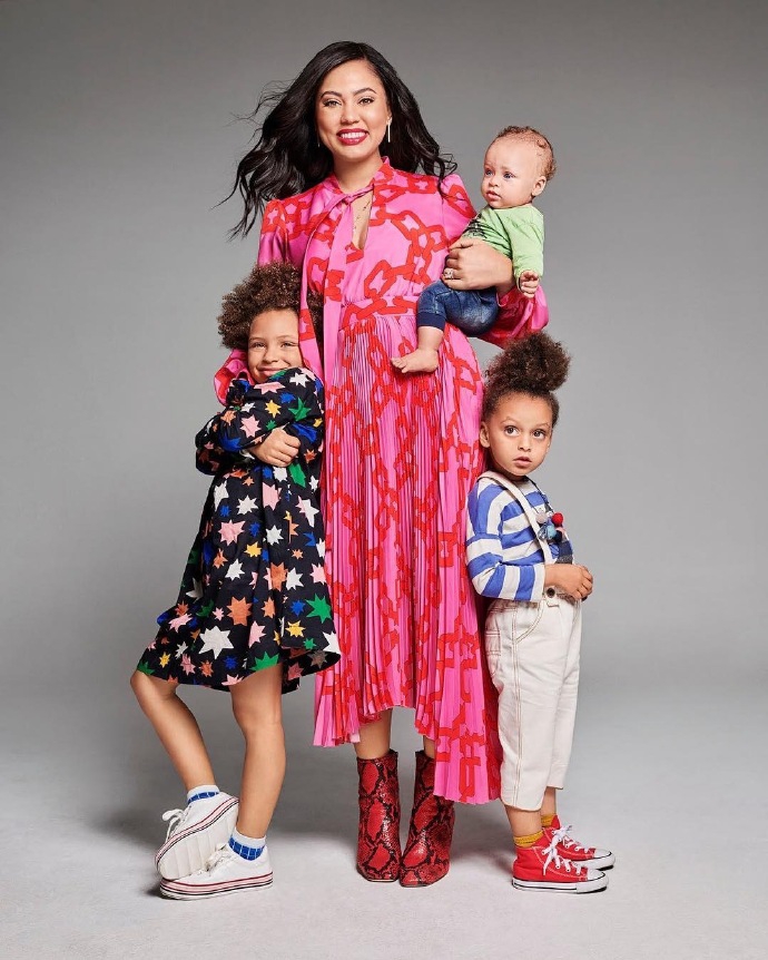 库里一家拍摄杂志封面 五口之家也太幸福了吧