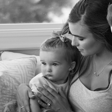 4投1中！海沃德妻子宣布将迎来第4个孩子 颜值超高的一家人