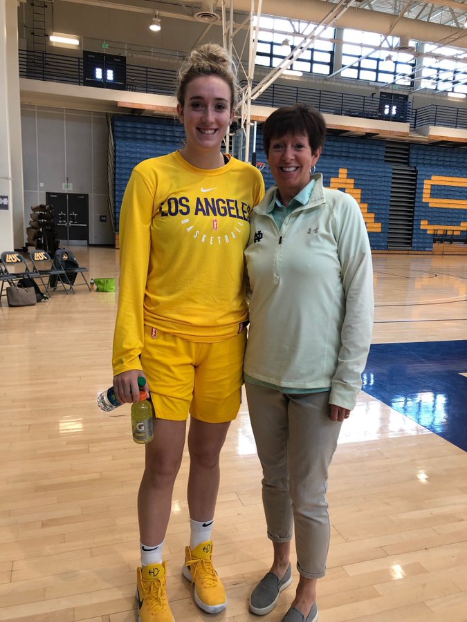 高甜预警！身材傲人的WNBA最甜小姐姐 射程恐怖的22岁洛杉矶分卫