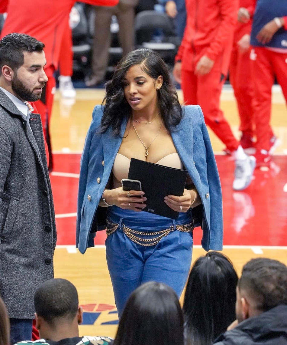 新鲜狗粮！比尔与女友大秀恩爱 这身材馋哭哈登