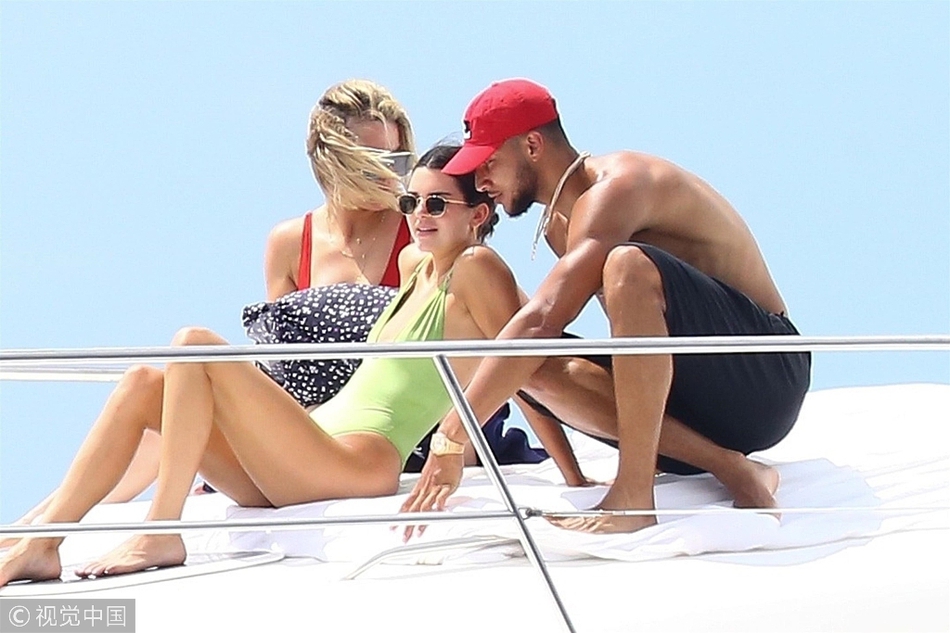 最强新人王公开承认与卡戴珊小妹恋情！两人在一起已三个多月