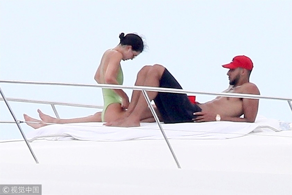 最强新人王公开承认与卡戴珊小妹恋情！两人在一起已三个多月