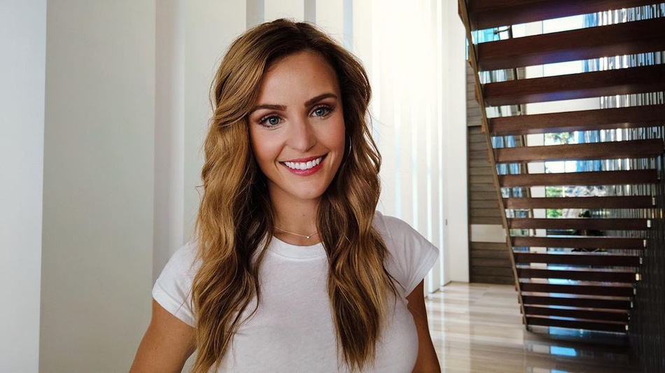 酸了酸了！又高又帅又富的他拥有全联盟球技最好的妻子