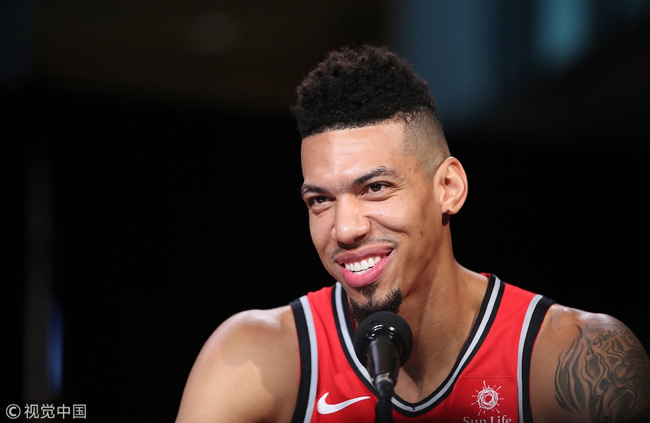 新北境之王正式登基！多年的面瘫也治好了 笑起来还挺帅