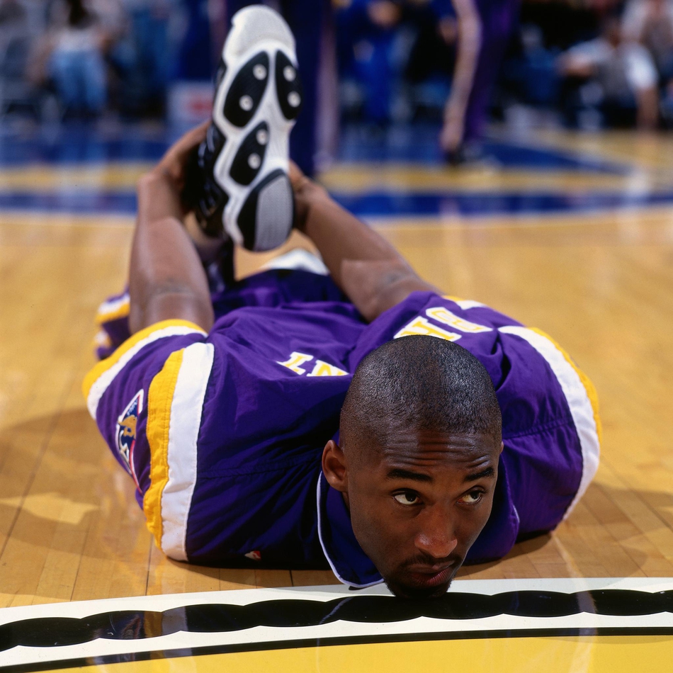 24张老照片回顾科比的新秀赛季：18岁的他，实力还配不上好胜心