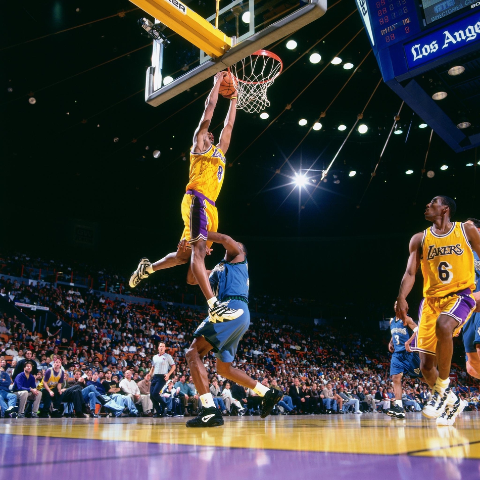 24张老照片回顾科比的新秀赛季：18岁的他，实力还配不上好胜心