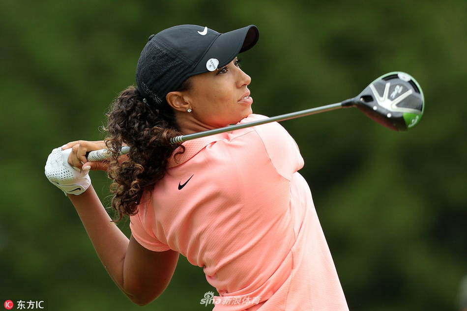 李昮智领先,史黛西-路易斯,金寅敬,朱迪-夏多夫和林迪-邓肯并列第二