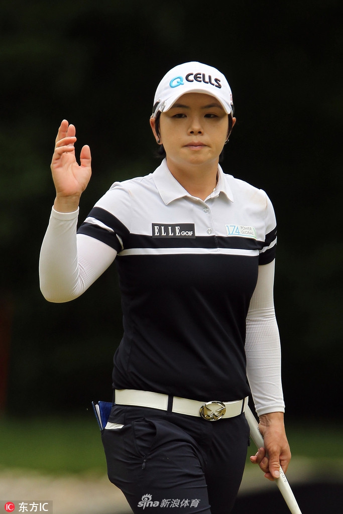 李昮智领先,史黛西-路易斯,金寅敬,朱迪-夏多夫和林迪-邓肯并列第二