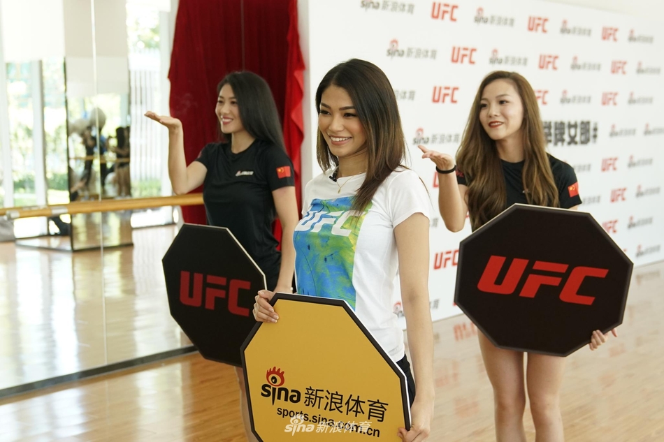 ufc中国举牌女郎新浪行
