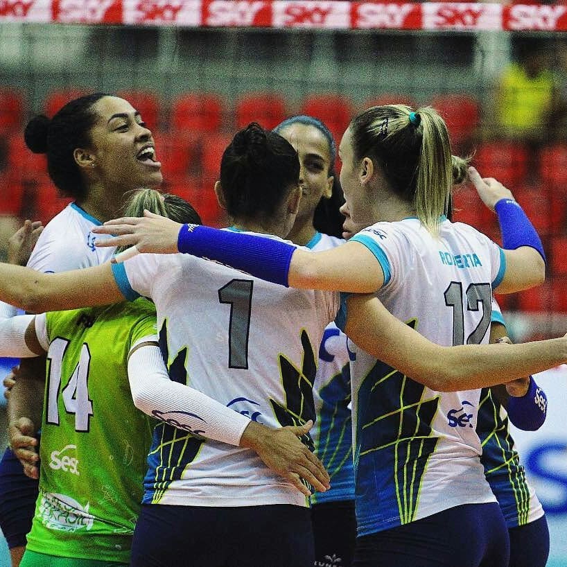 女排巴超半决赛舒耐3-0进决赛