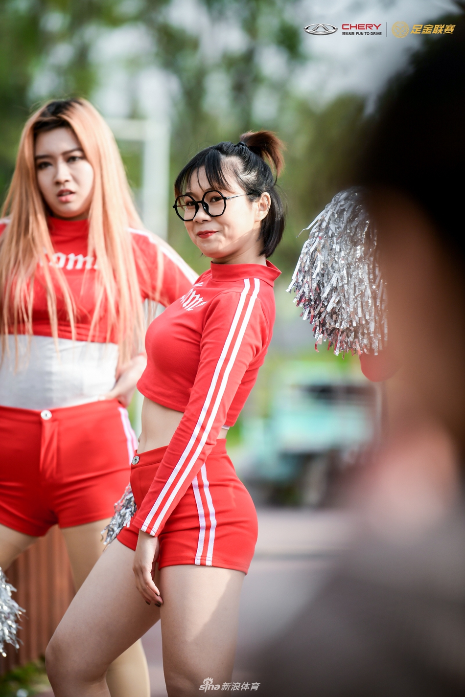 中原美女宝贝热舞助阵足金郑州站