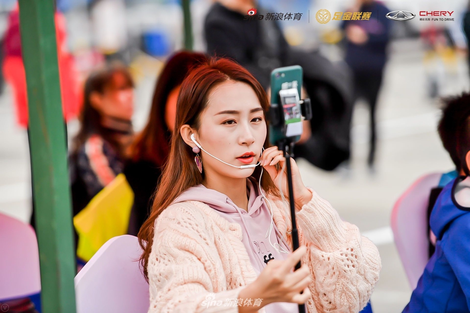 养眼!美女网红合影艾瑞泽GX冠军版