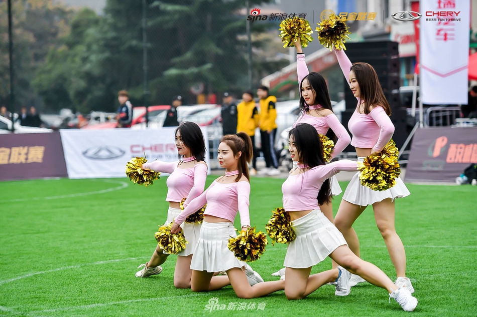 粉红诱惑!足球宝贝舞动足金西安站