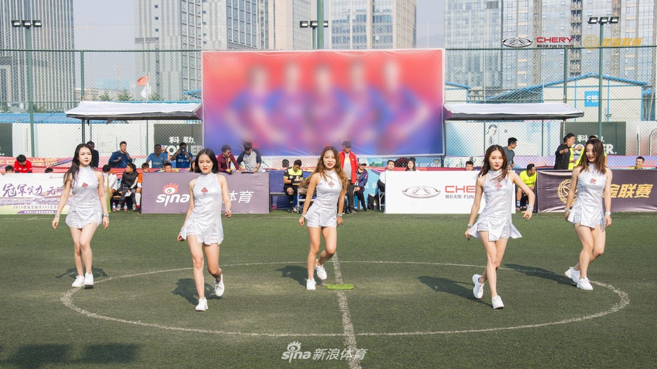 舞动青春!啦啦宝贝热舞闪耀青岛