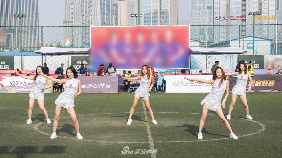 舞动青春!啦啦宝贝热舞闪耀青岛