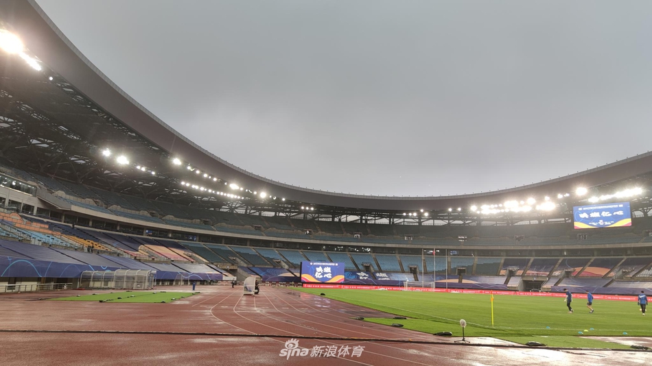 暴雨导致积水!豫沪战延期至26日进行