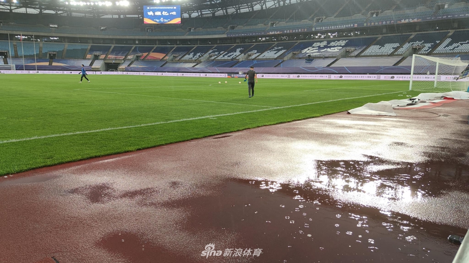 暴雨导致积水!豫沪战延期至26日进行