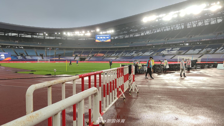 暴雨导致积水!豫沪战延期至26日进行