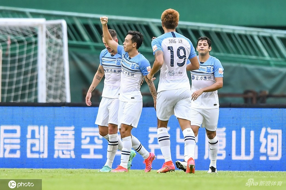 [中超]广州城4-2青岛队