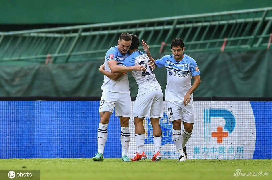 [中超]广州城4-2青岛队